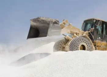 Nguồn canxi tối ưu cho gà đẻ: Bụi đá cẩm thạch hay đá vôi?